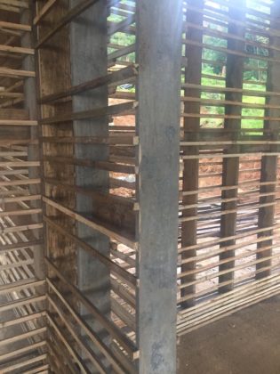 Estrutura tipo "gaiola" para construção em taipa de mão