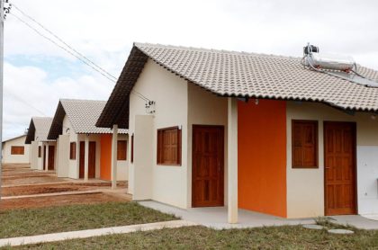 Casa Verde e Amarela promove a moradia para famílias com renda mensal de até R$ 7 mil e a famílias de áreas rurais com renda anual de até R$ 84 mil