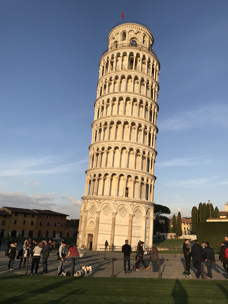 monitoramento estrutural em edificações: imagem mostra uma edificação submetida a recalque diferencial, trata-se da Torre de Pisa, na Itália